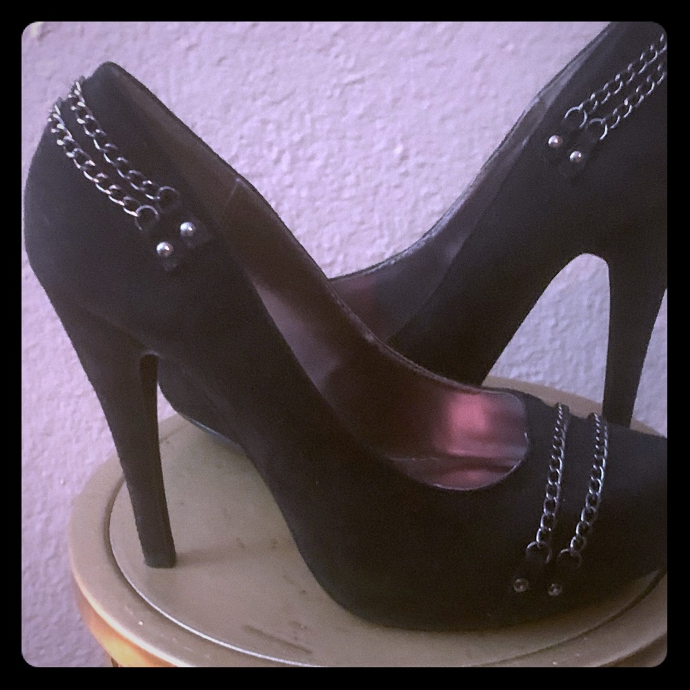 Pair of 7 black heels